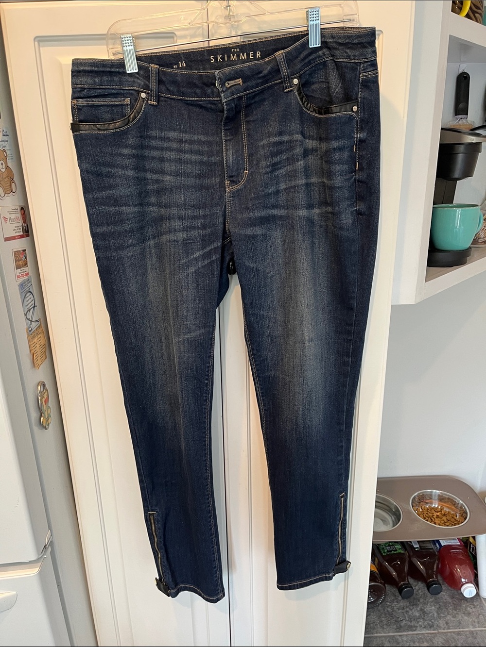 WHBM Skimmer Jeans Size 14
Zipper on both legs near the ankle